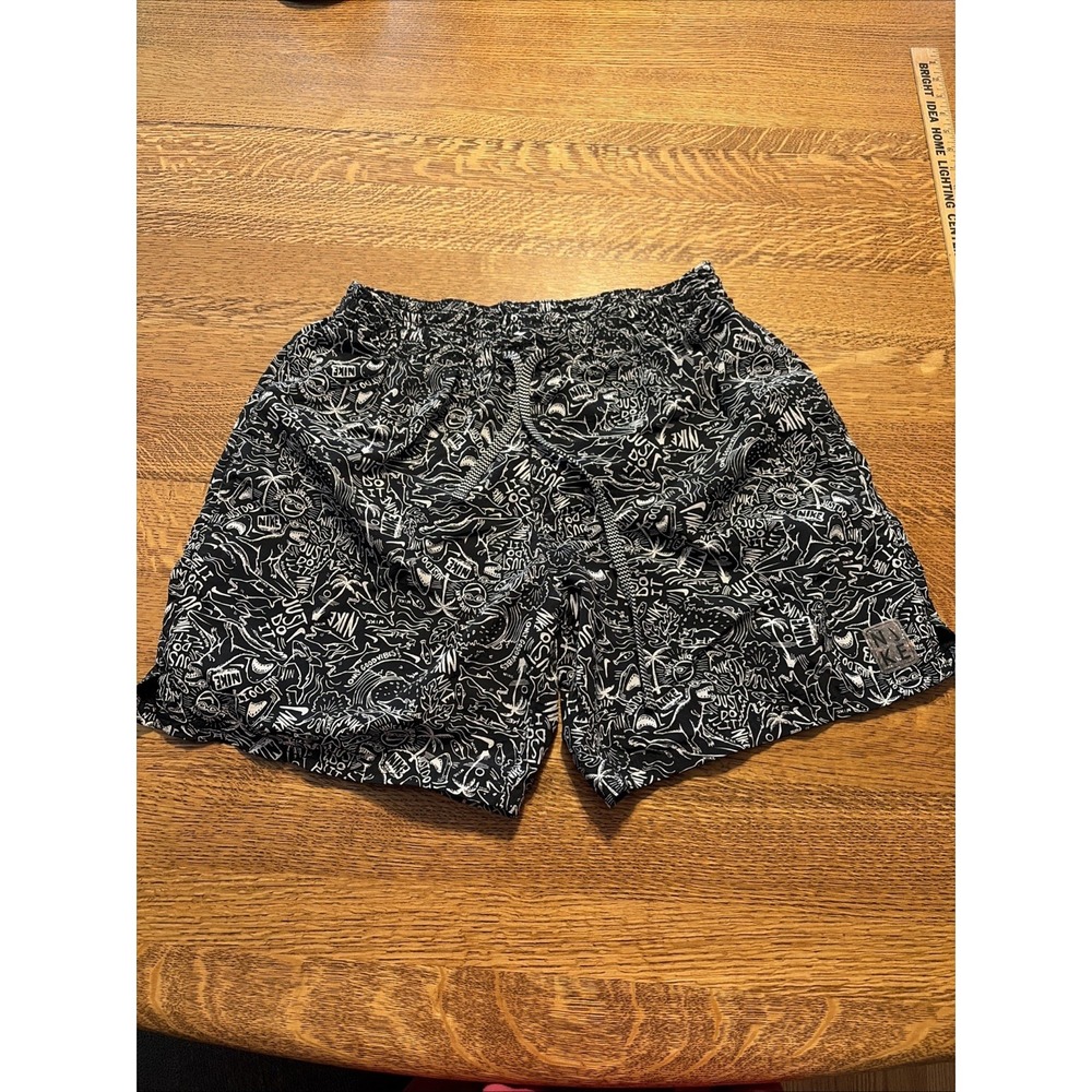 Nike Shark Men's Black Shark Icon 6.5" Volley Print Board Trunks Size Large